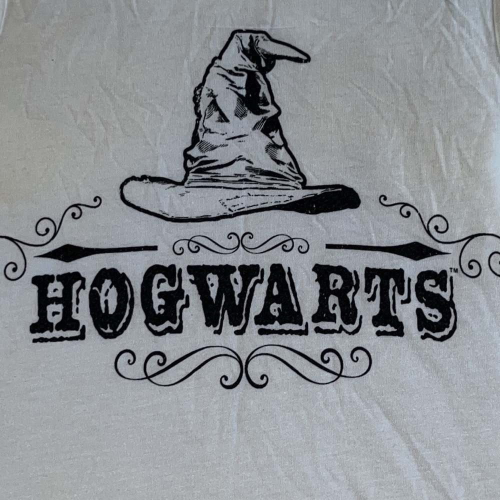 Harry Potter hogwarts t-shirt NWOT size XS - Picture 3 of 4